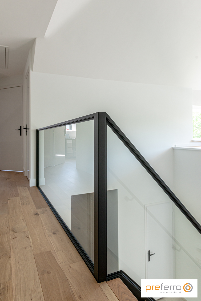 Stalen trapleuning balustrade glas