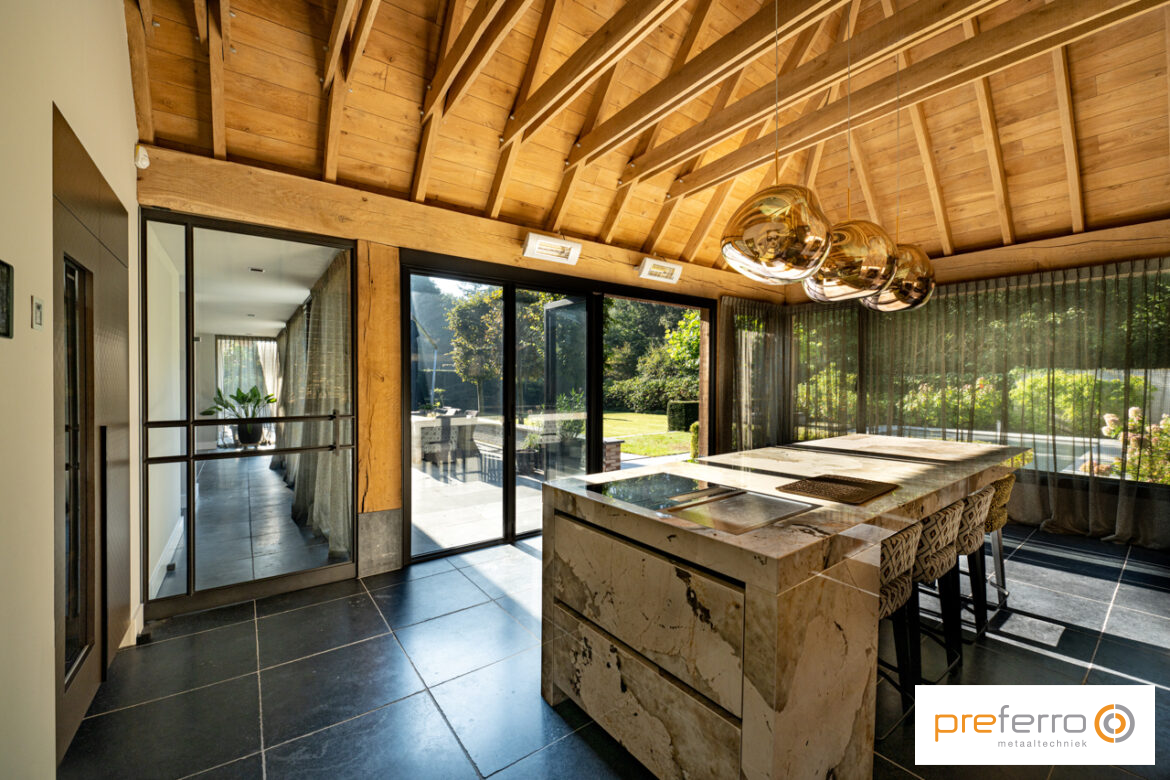 Woonboerderij villa buitenpui keuken luxe