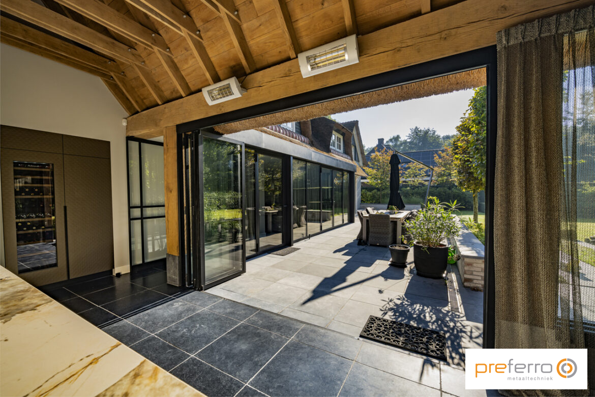 Woonboerderij villa buitenpui keuken