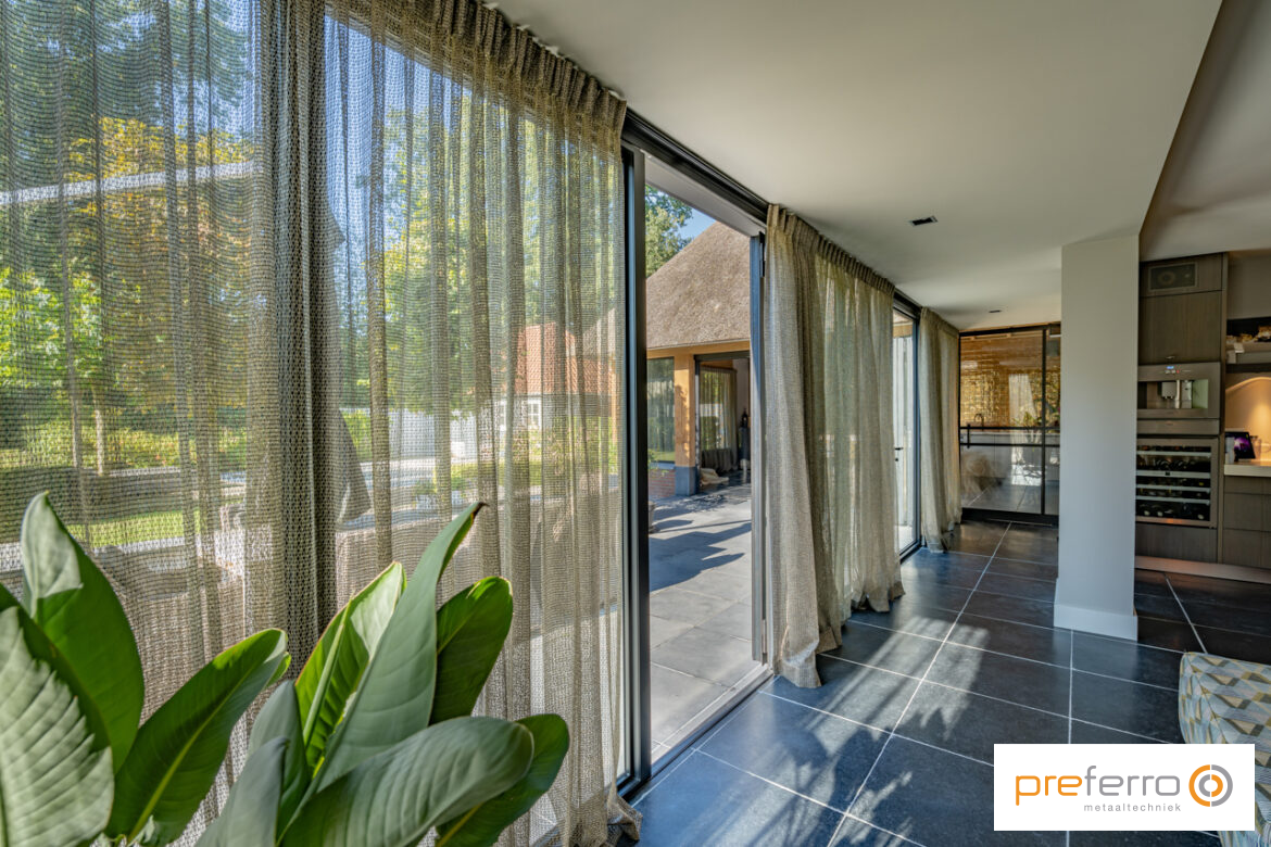 Woonboerderij villa buitenpui binnenzijde